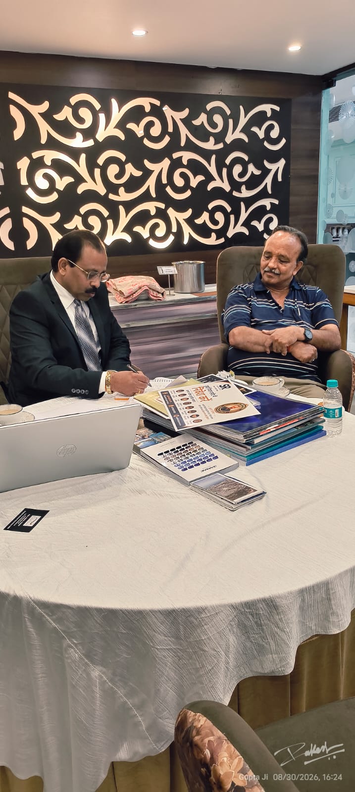 Investor consultation at the expo